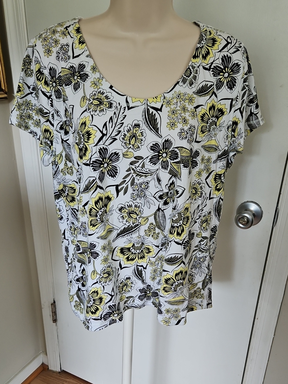 T By Talbots Floral Tee Size XL